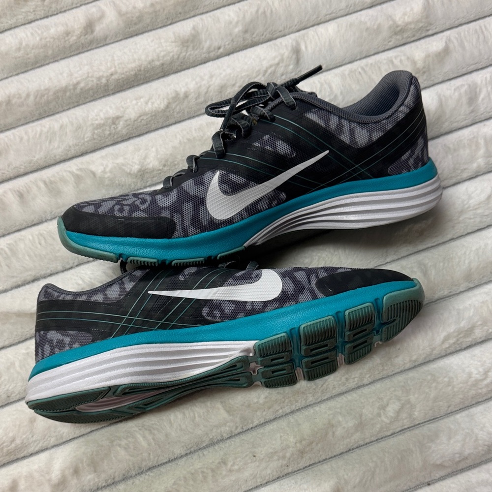 Nike Gray and Teal Patterned Sneakers